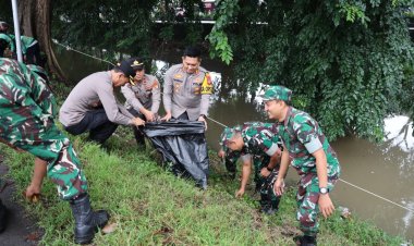 Polresta Bandara Soekarno-Hatta menggelar kerja bakti bertajuk “Bersih-Bersih Serentak Jaya Jayakarta TNI-Polri dan Komponen Masyarakat”