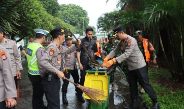 Dukung Gerakan Indonesia ASRI, Polresta Bandara Soetta Bersih-bersih Lingkungan