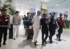 Polisi Bandara Soetta Gelar Pengamanan Kedatangan Pemain Legendaris Barcelona